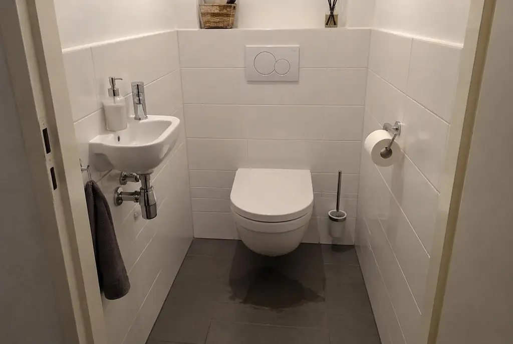 Lekdetectie Scherpenzeel – natte vloer bij een toilet